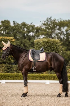 Amory Dressurschabracke mit Monogrammbestickung