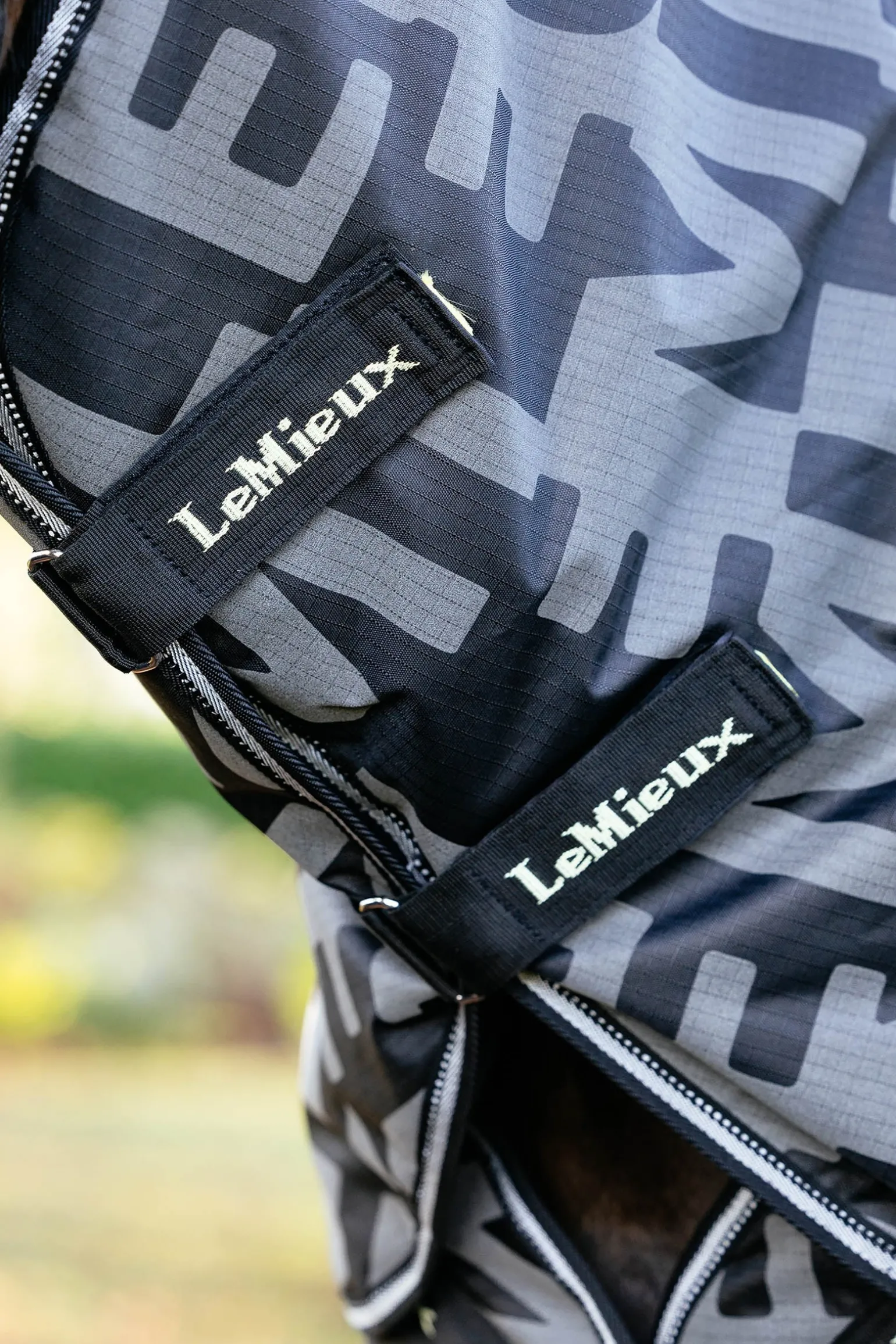 Arika reflektierende Weidedecke mit abnehmbarem Halsteil, 100 g