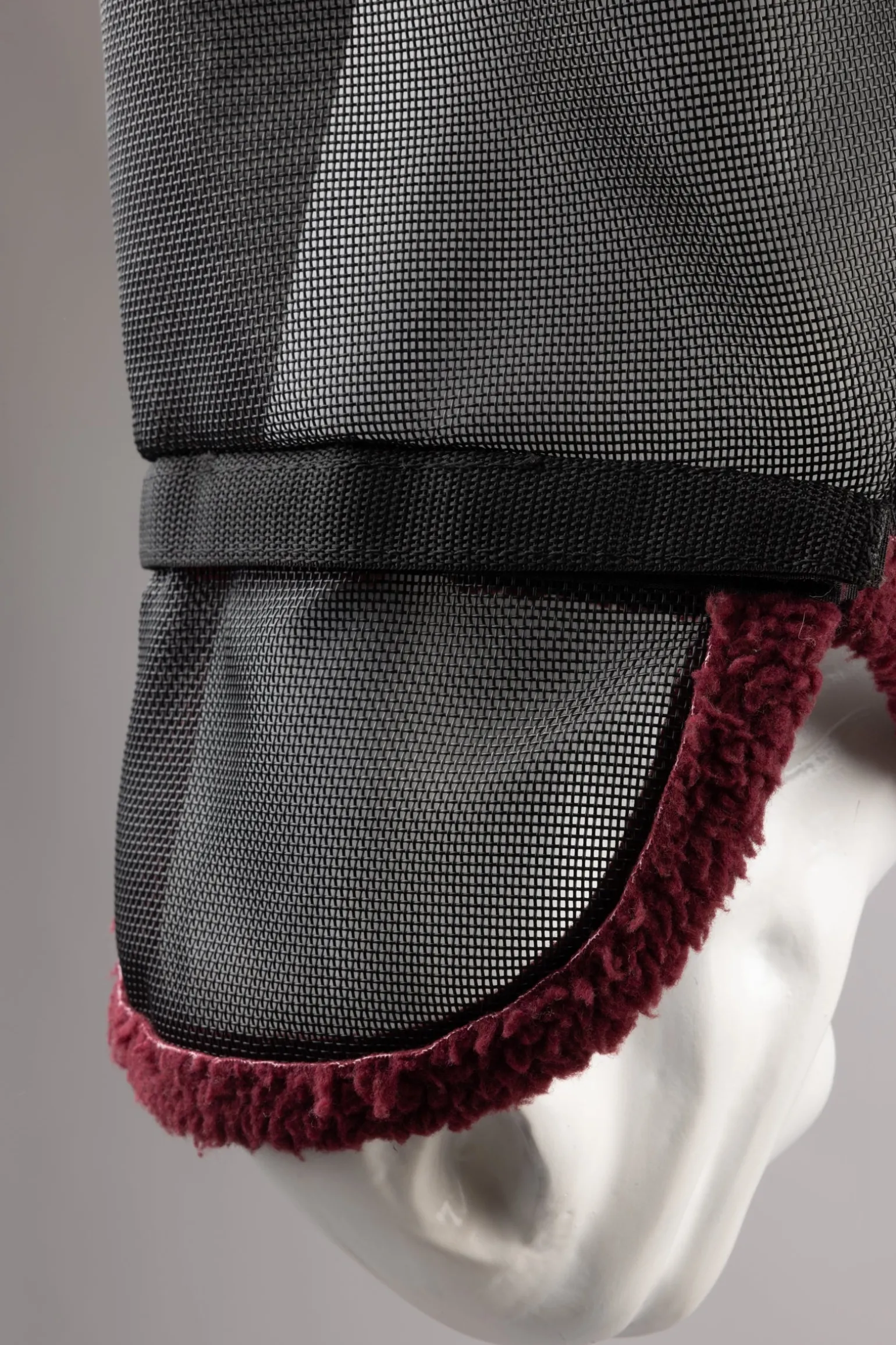 ausgestellte Fliegenmaske