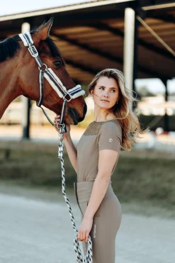 Cameron Halfter mit Kunstfell