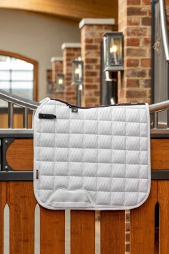 Carbon Mesh Air Square Dressurschabracke