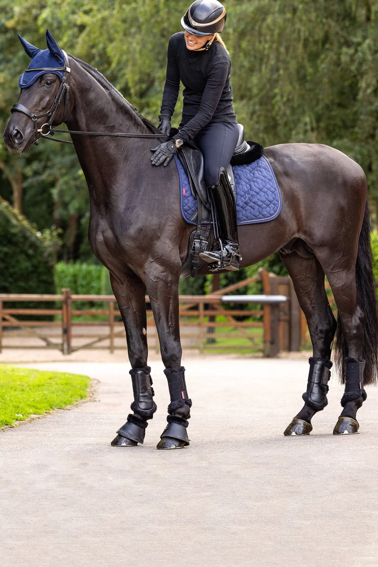 Crystal Suede Dressurschabracke