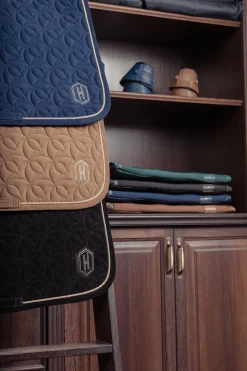 Heritage AW24 Velour Emblem Dressurschabracke