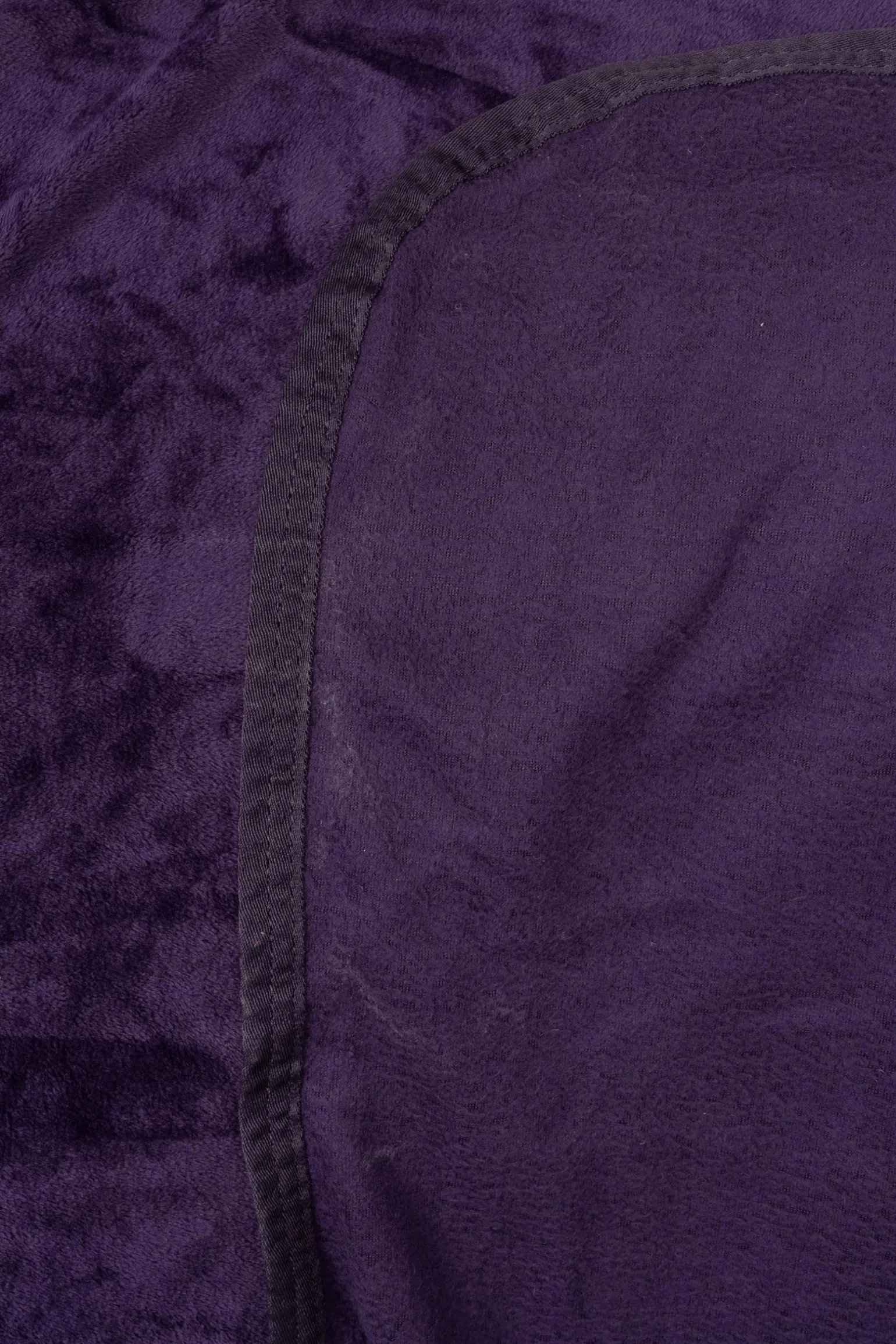 Lincoln Fleecedecke mit Kunstfellkragen