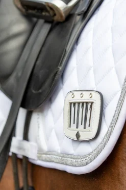 Startnummernhalter für den Sattel mit Glitzersteinen