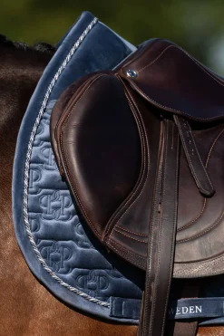 Velvet Monogram Springschabracke