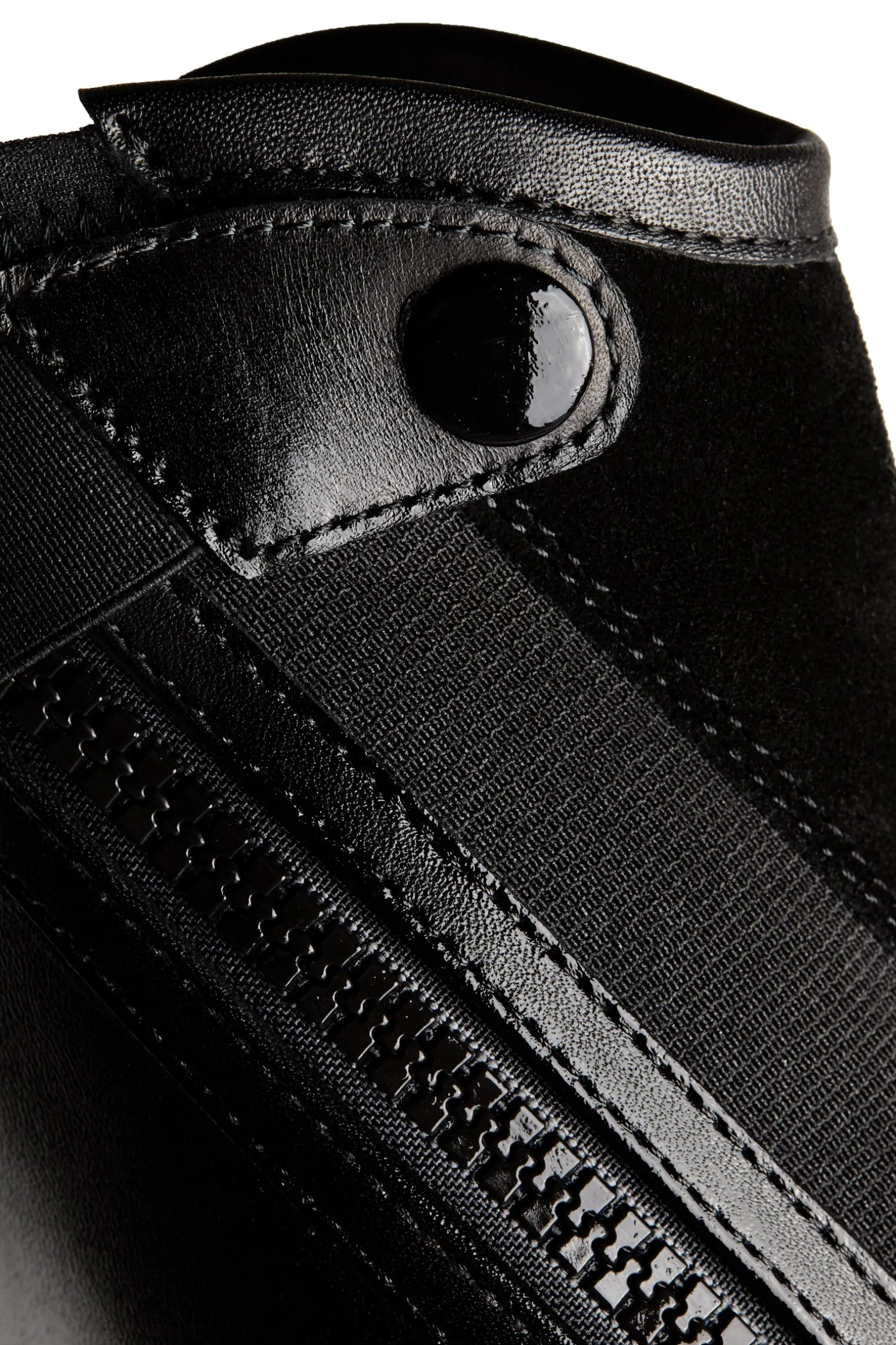 Wicklow Chaps mit Lochmuster